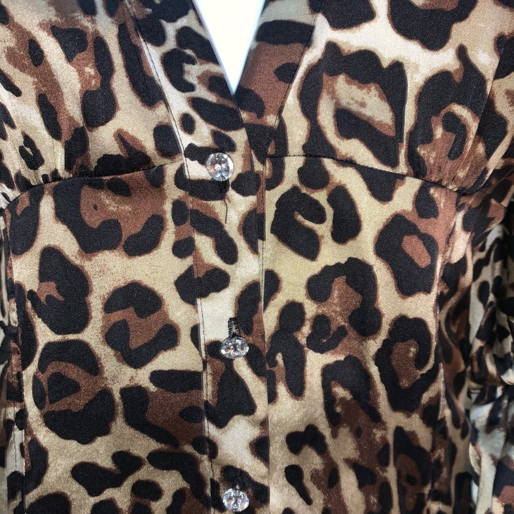 Bebe Leopard Pinup Style Blouse /shirt - Picture 4 of 6